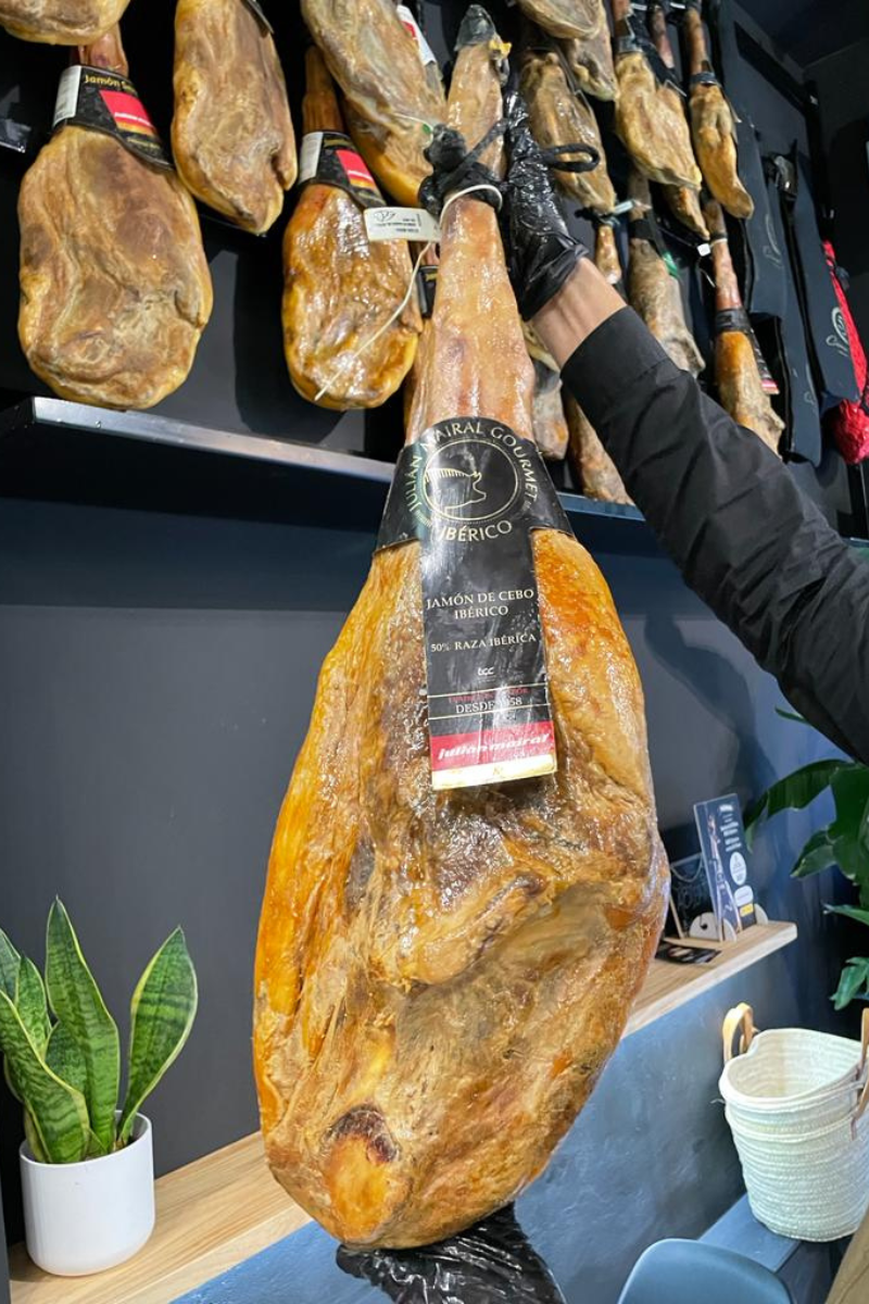 Jamón Ibérico 50% Cebo - Julián Mairal 7 kg. a 8 kg y 8kg. a 9 kg.